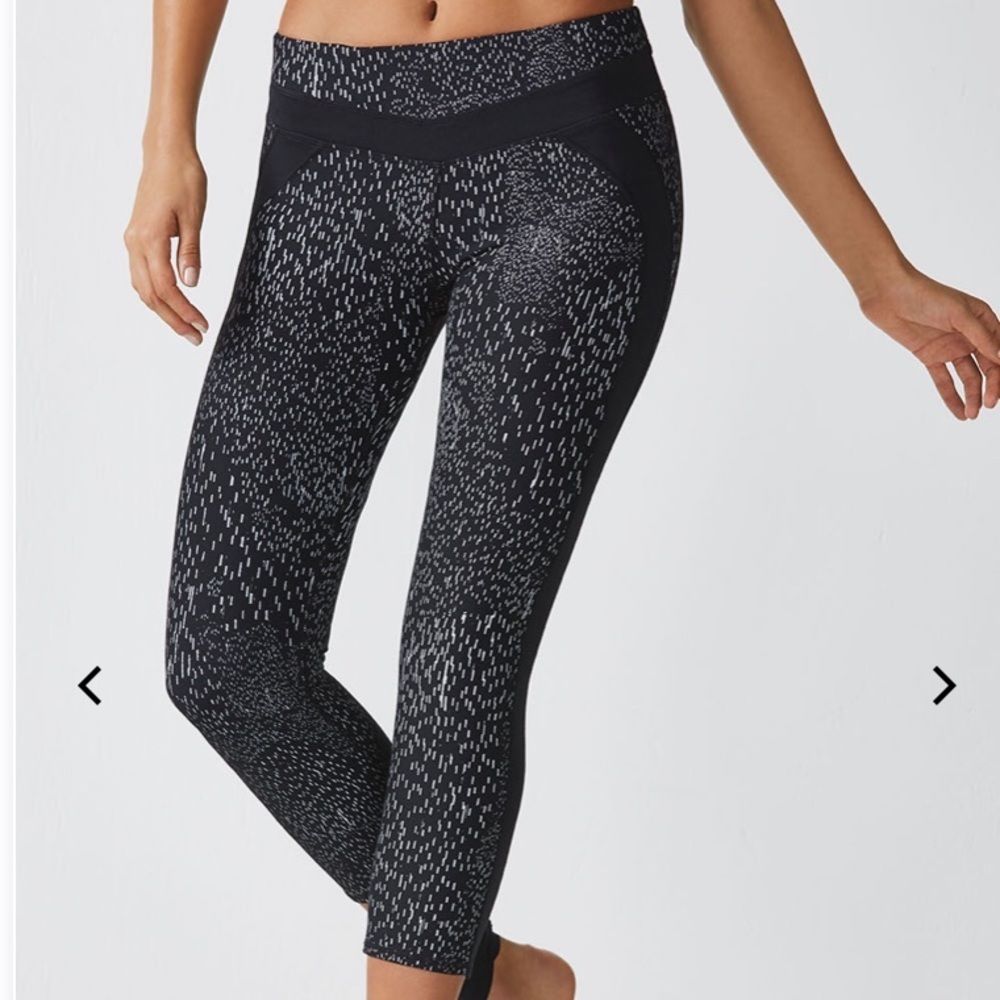 Fabletics Black & White Constellation Print Provence Capri